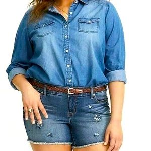 TORRID 12 Floral embroidered jean shorts dark wash